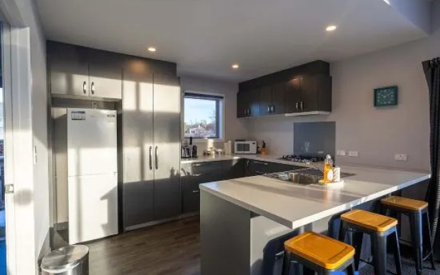 Capricorn - 2BR Easy Drive to Dark Sky Dining – Guest Rooms – Lake Tekapo