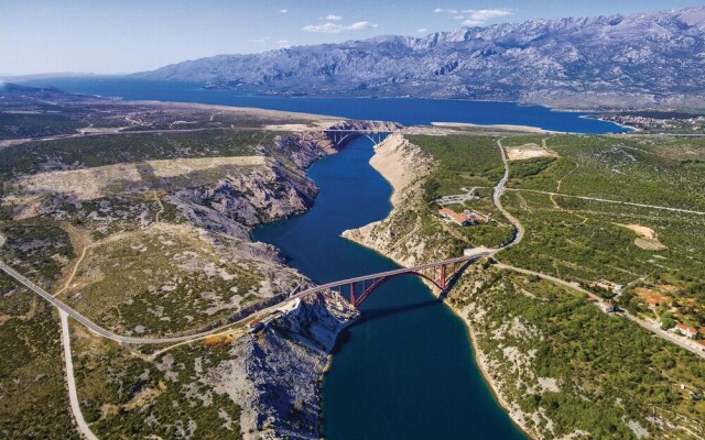Nice Home in Maslenica With Wifi and 3 Bedrooms