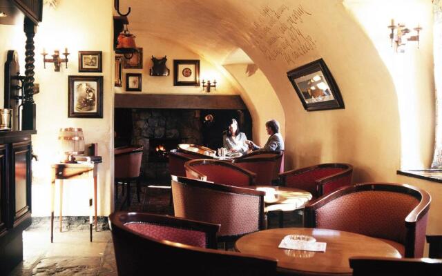 Macdonald Houstoun House