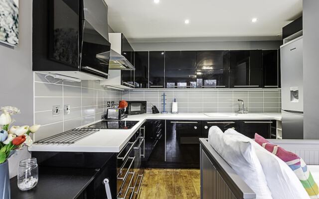 Modern 2-bed Flat, Bethnal Green