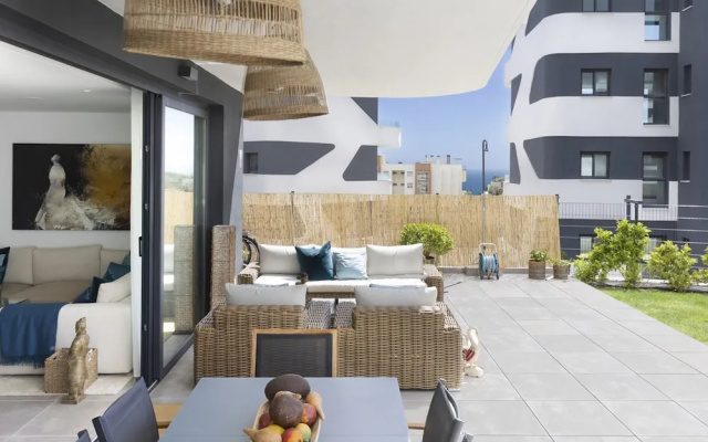Luxury Apartment With Garden in Higueron
