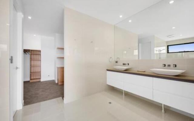 9 Ravenwood