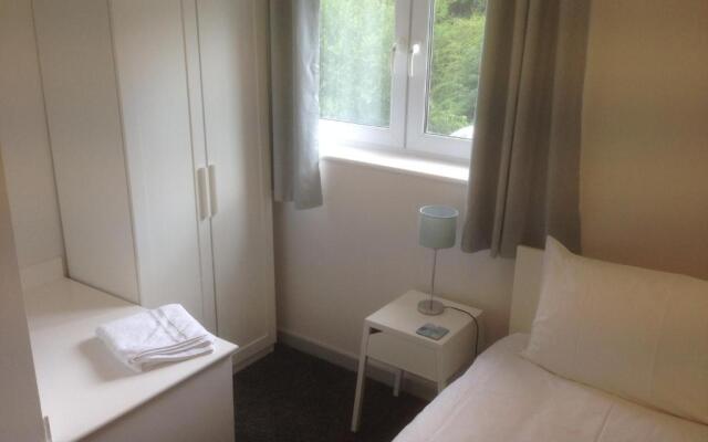 The Beeches 2 - Serviced Duplex Apartment