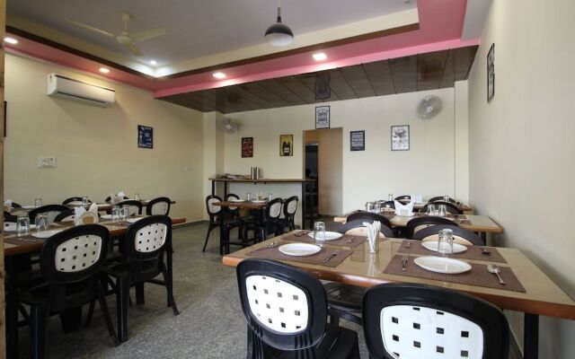 Oyo Flagship 33020 Kusum Vihar Jagat Pura