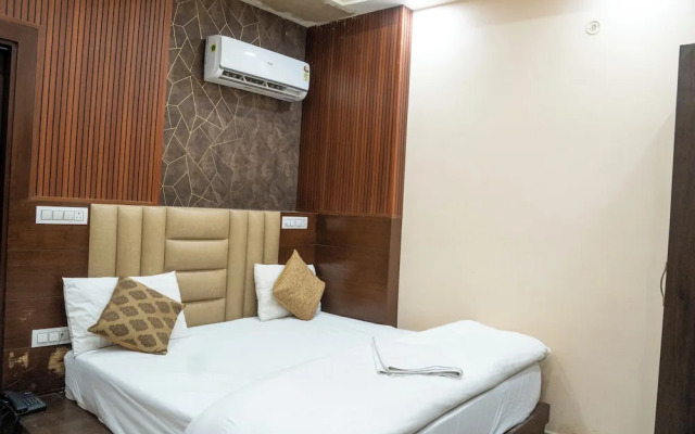 Hotel Madhav Palace