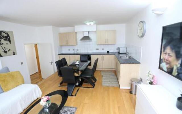 Gorgeous 2 Bathroom Woolwich