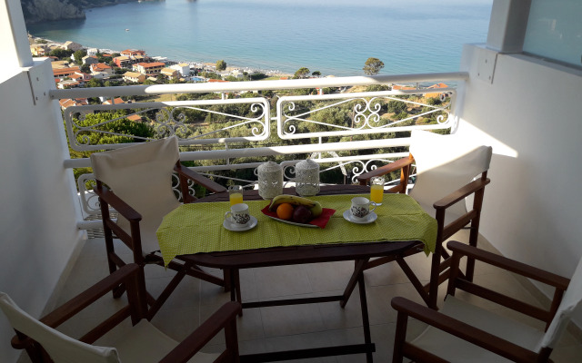 Mazis Apartments
