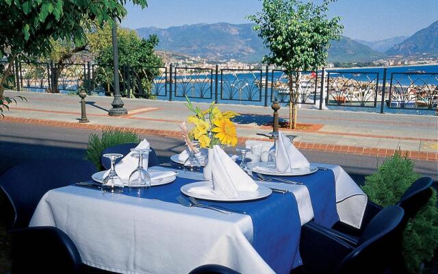 Numa Port Hotel