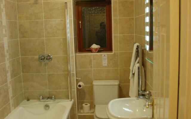 Albright Hussey Manor