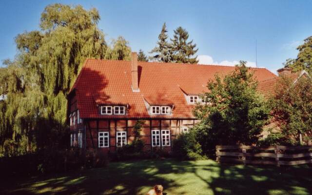 Spacious Apartment With Garden