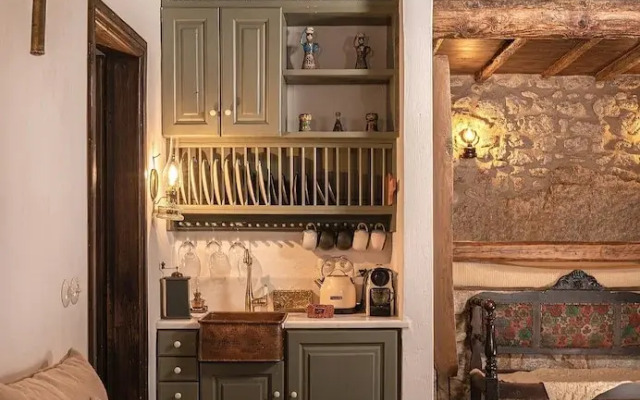 1813 Painters Stone Shelter