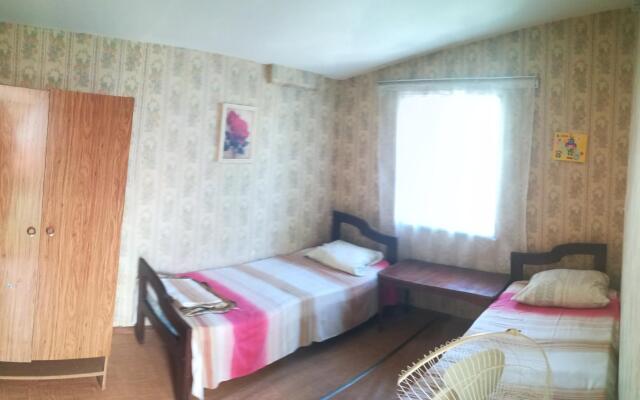 The guest house is Cozy