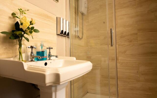 Luxury City Centre Getaway - Prime Location Sleeps 7!