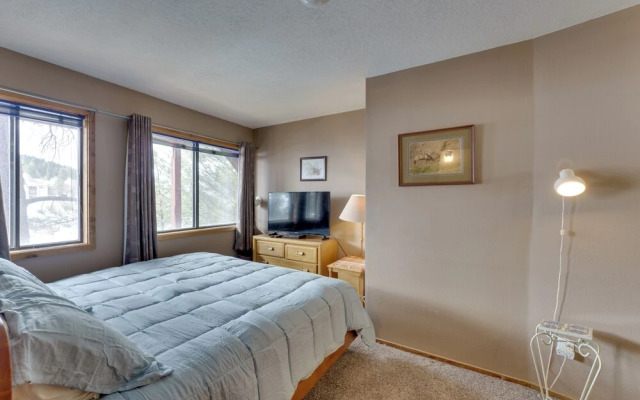 Walk to Lifts: Ski-in/ski-out Angel Fire Condo