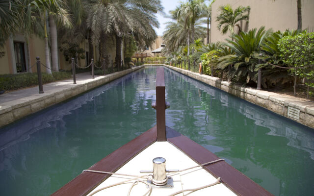 Shangri-La Hotel Apartments Qaryat Al Beri