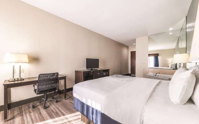 La Quinta Inn & Suites by Wyndham Tulsa - Catoosa Route 66