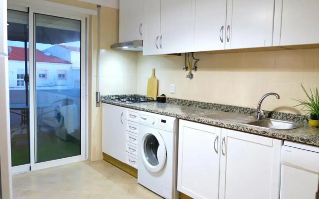 Albufeira Central Apartment, 10 mins walk to beach