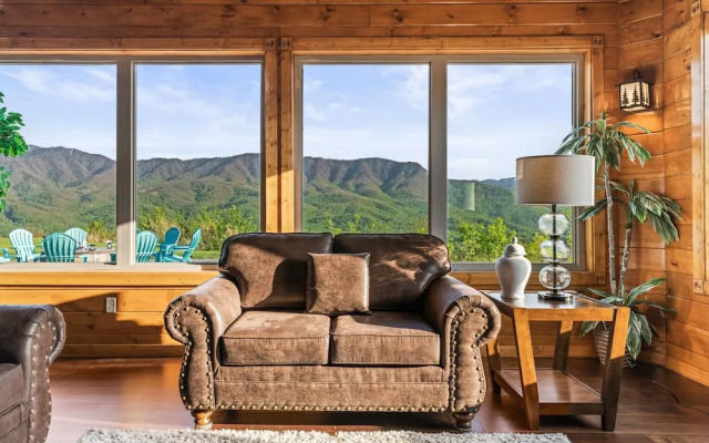 Breathtaking Views 10 Bedroom Cabin by Heavenly Views Resort