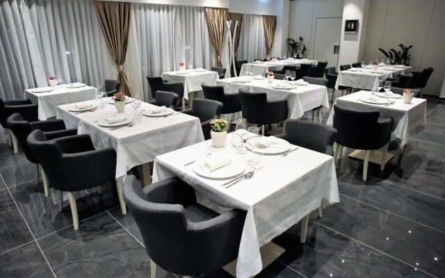 Santiny Hotel & Restaurant