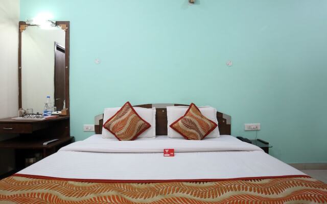 OYO 9056 Hotel Holiday Comfort