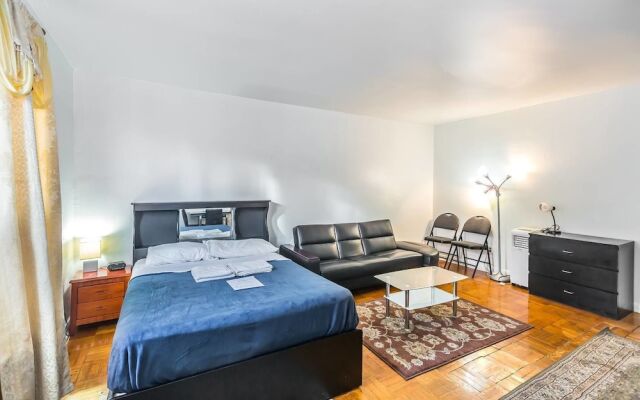 Magnificent Studio at Leaside -10 Mins to Downtown