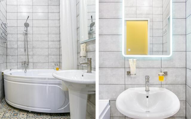 SeApart. На Большом 13 (бывш. Апартаменты на Большом проспекте Петроградской Стороны)