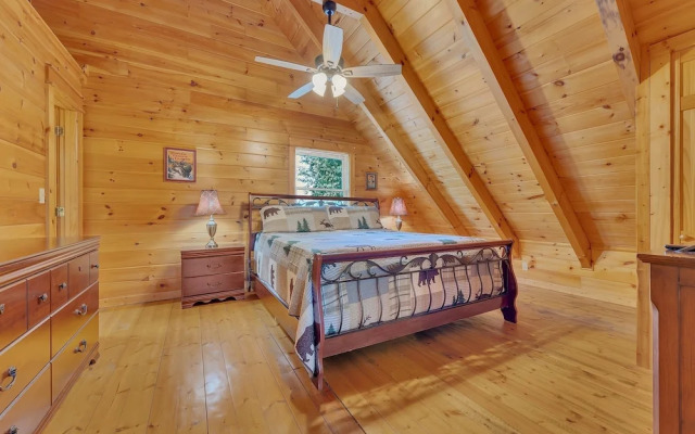 Chillin N Grillin 2 Bedroom Cabin