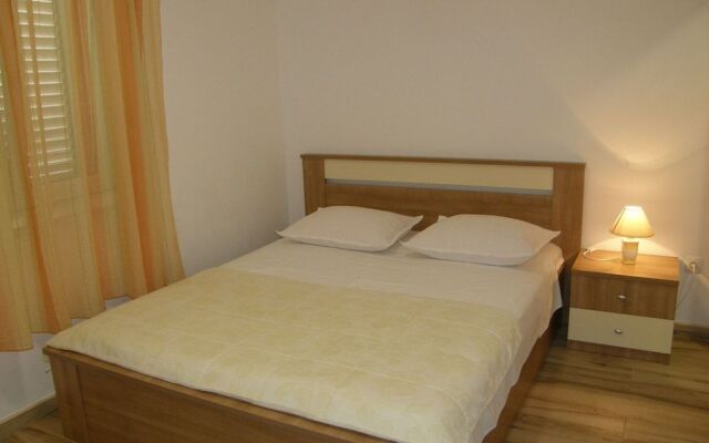 Apartments Ljubo
