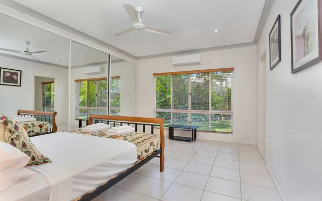 White Sapphire Holiday House