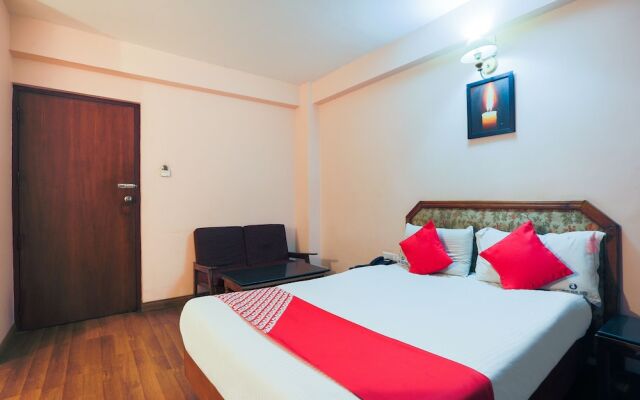 OYO 48910 Hotel Blue Bird