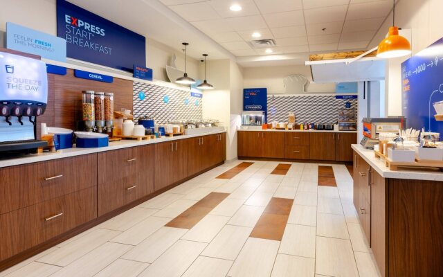 Holiday Inn Express Calhoun South by IHG