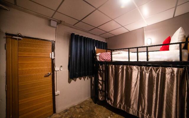 Lemon Siam Hostel by OYO Rooms