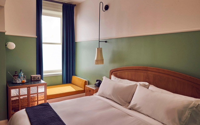 The Drayton Hotel Savannah, Curio Collection by Hilton