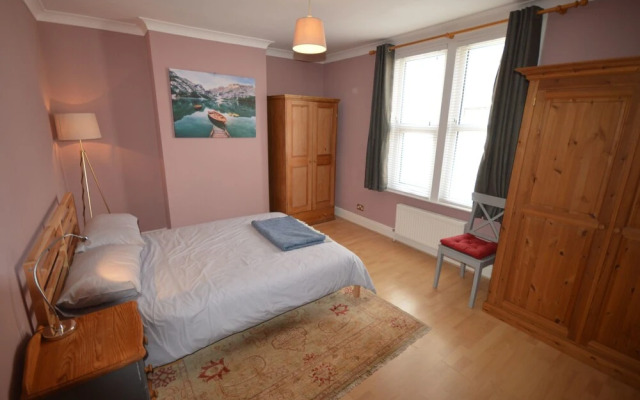 Modern 3 Bedroom Home Near Bedminster