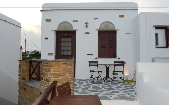 Tinos Suites & Apartments