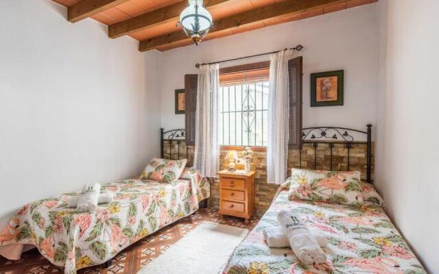 Casa Lola Sayalonga by Ruralidays