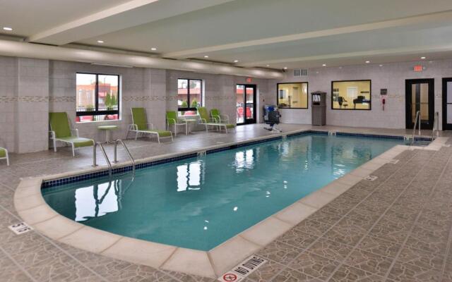 Holiday Inn Express & Suites Dearborn SW - Detroit Area by IHG
