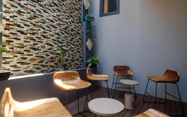 Sans Hotel RG Living Jogja by RedDoorz