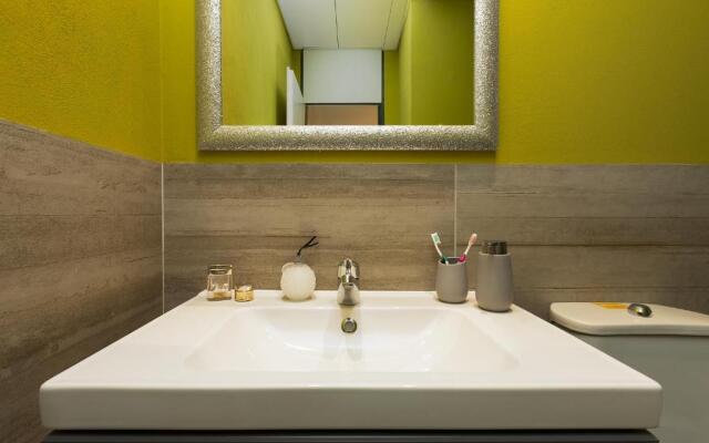 Monolocale con terrazzo vista lago in Via Cassarinetta by LR