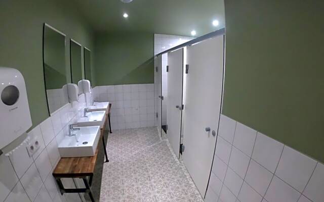 Georges Hostel & Café