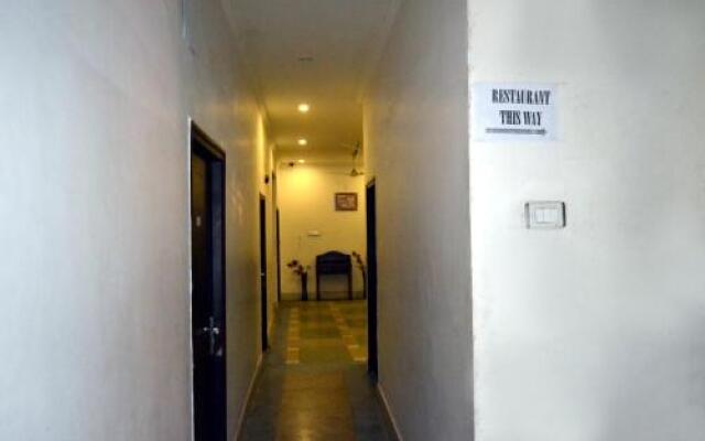 OYO Rooms Umed Club Road Rai Ka Bagh