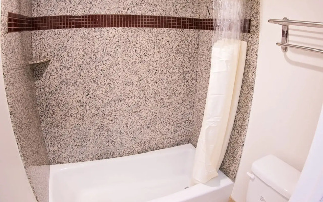 Rodeway Inn & Suites