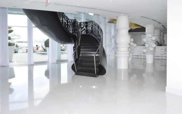 Miami World Rental - Mondrian 608