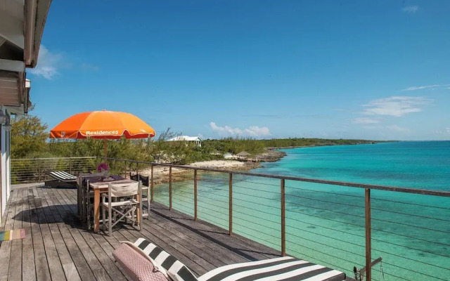 Seaside Sanctuary: Private Villa With Breathtaking Views