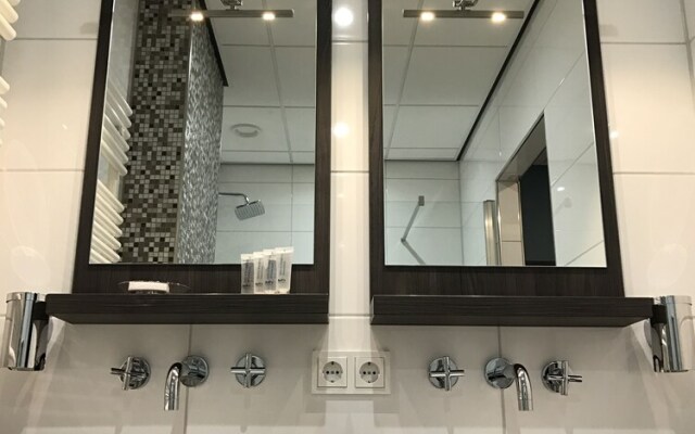 Rivers Hotel & Restaurant