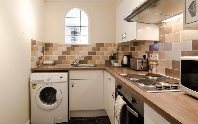 Oaklands House Serviced Apartments