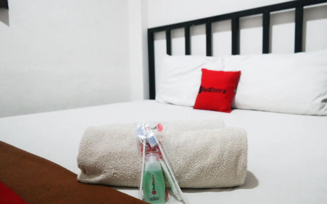 RedDoorz At Losari Area 3
