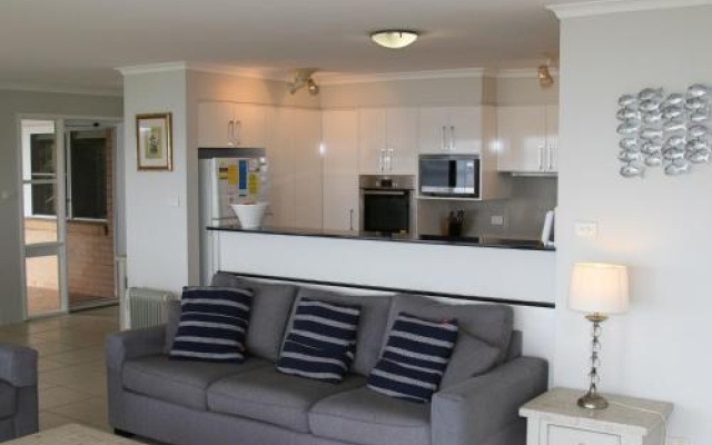 1 'The Clippers' 131 Soldiers Point Road - fabulous waterfront unit – Guest Rooms – Soldiers Point