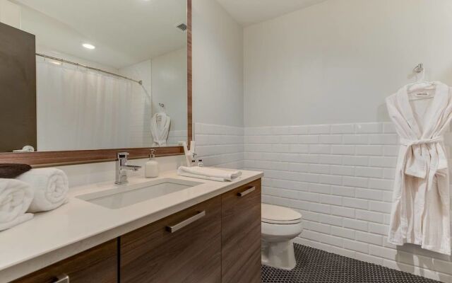 Brand New Stunning Unit Downtown