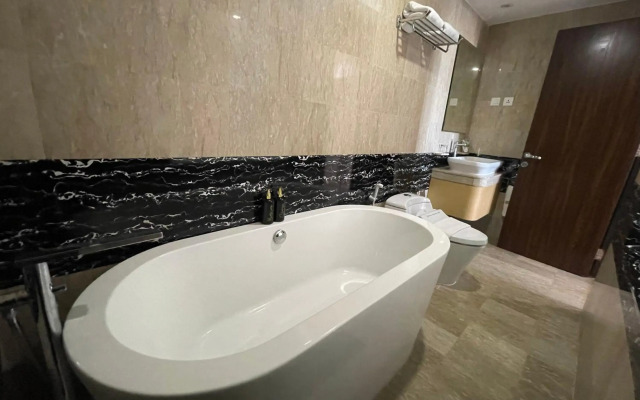 Travellers Hotel Phinisi